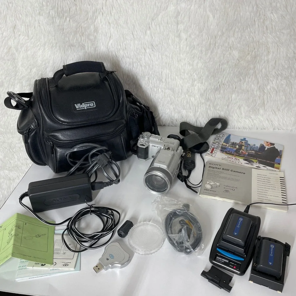 READ Sony Cyber-shot DSC-F717 Digital Camera Carl Zeiss Lens Silver Bundle Parts